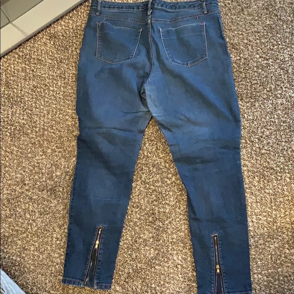 Jeans - Picture 2 of 6